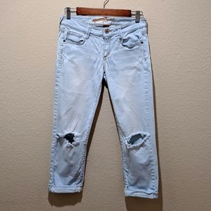 Arizona Jeans Stretchy Light Wash Ripped Capri